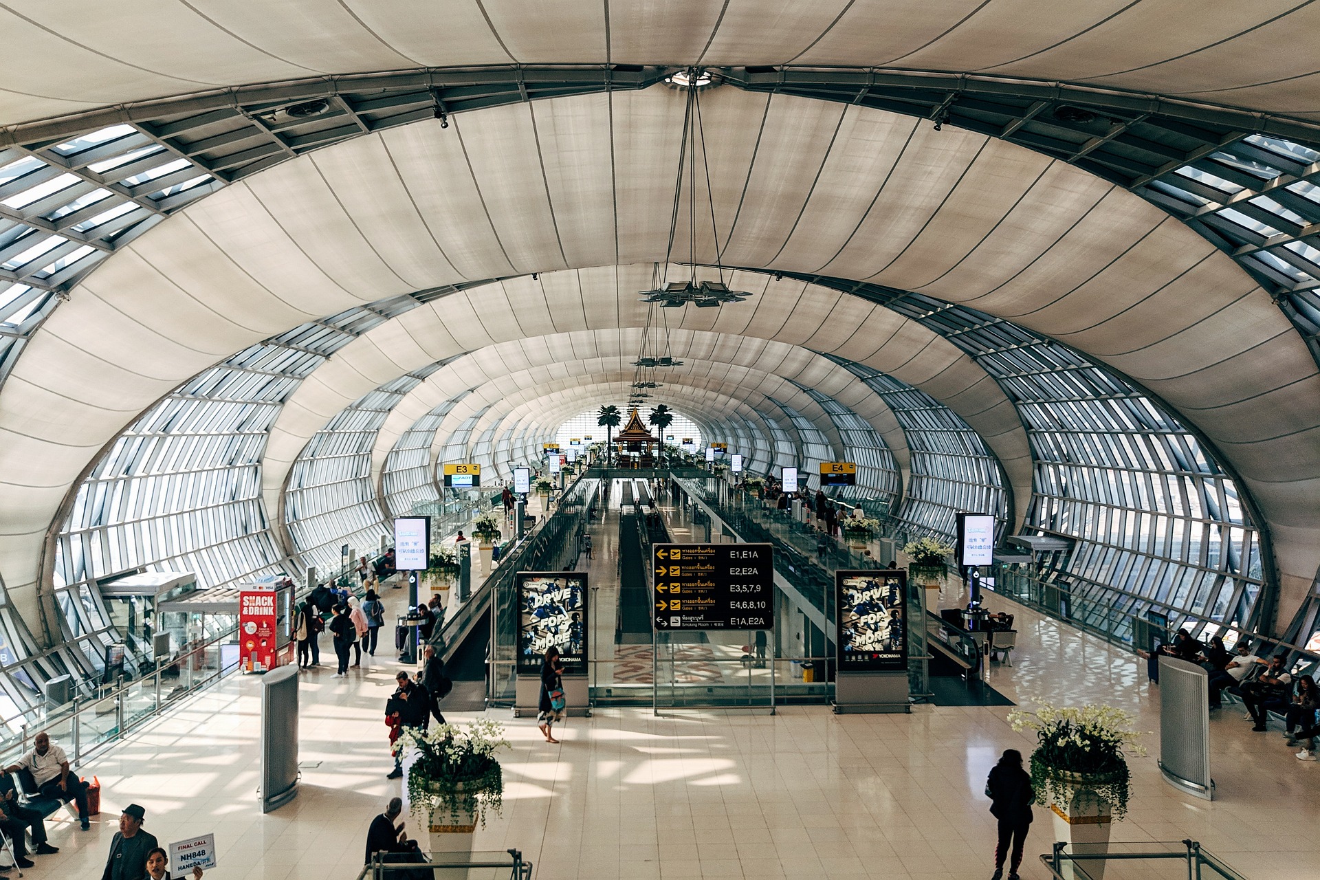 AZUR air отмечает 10 лет успешных полетов